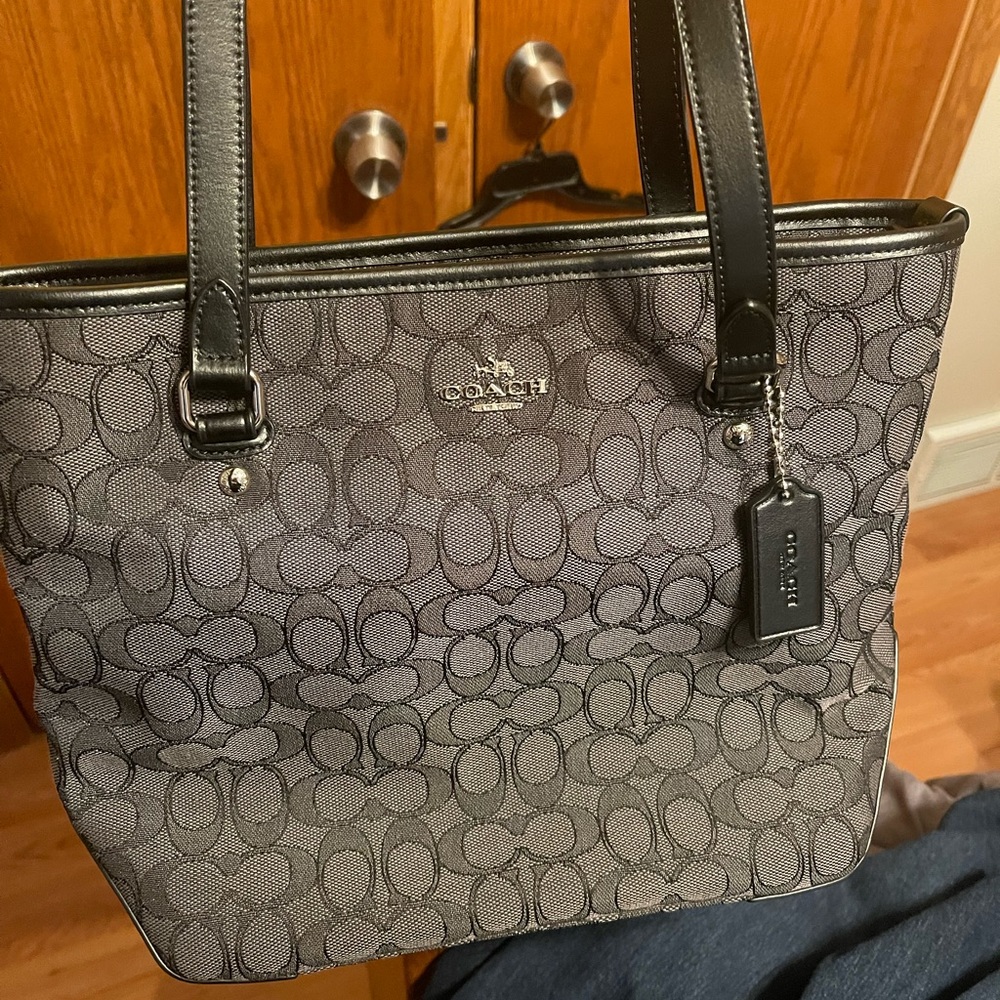 Coach Zip Toth Purse